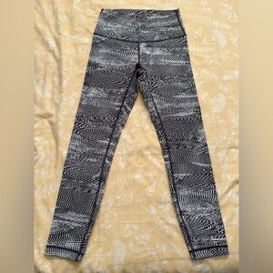 Lululemon Wunder Under Leggings Size 6.